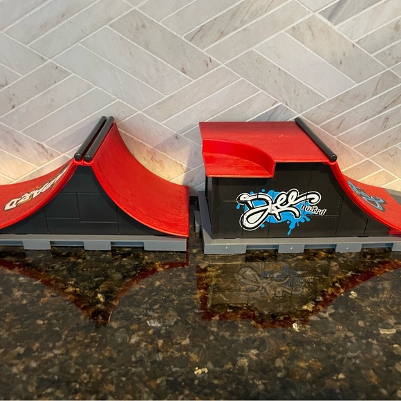 Gr8ware Finger Skateboard Ramp 6-in-1 with Skateboards, Bikes + More - Picture 6 of 13